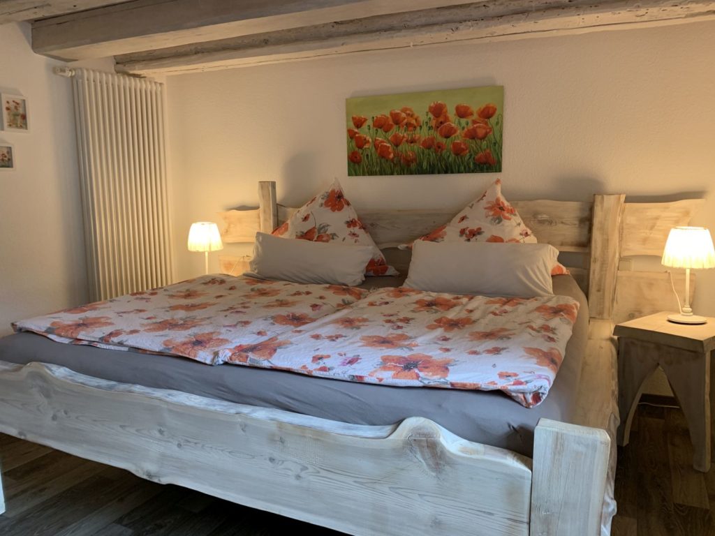 Schlafzimmer Ferienwohnung Sambachhaus in Gleiszellen-Gleishorbach in der Südpfalz